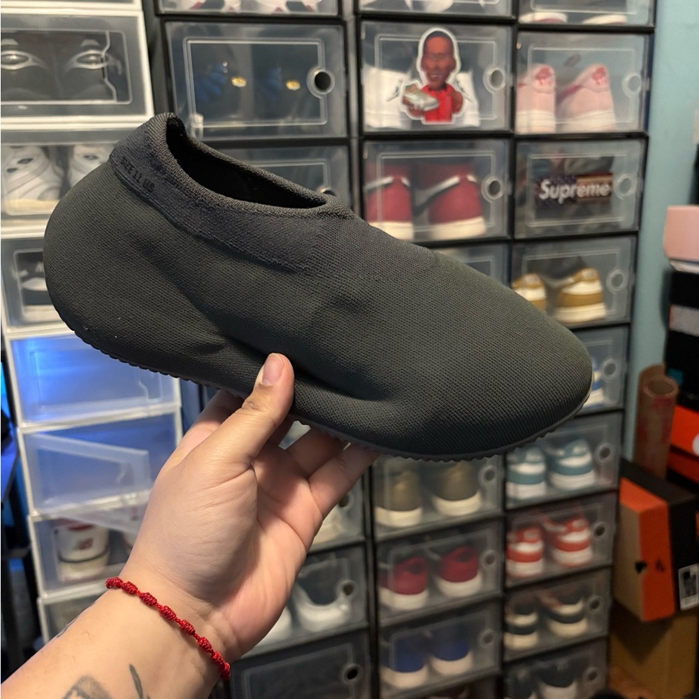 YEEZY LOT - Picture 2 of 4